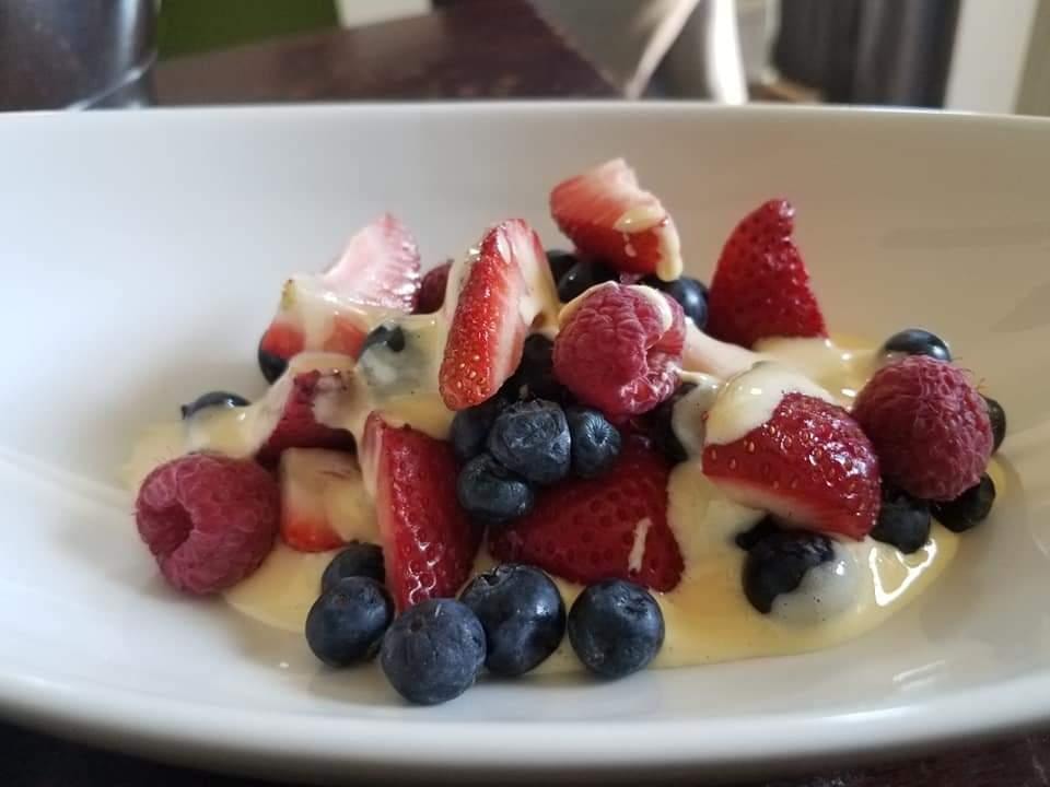 Mixed berries with custard sauce