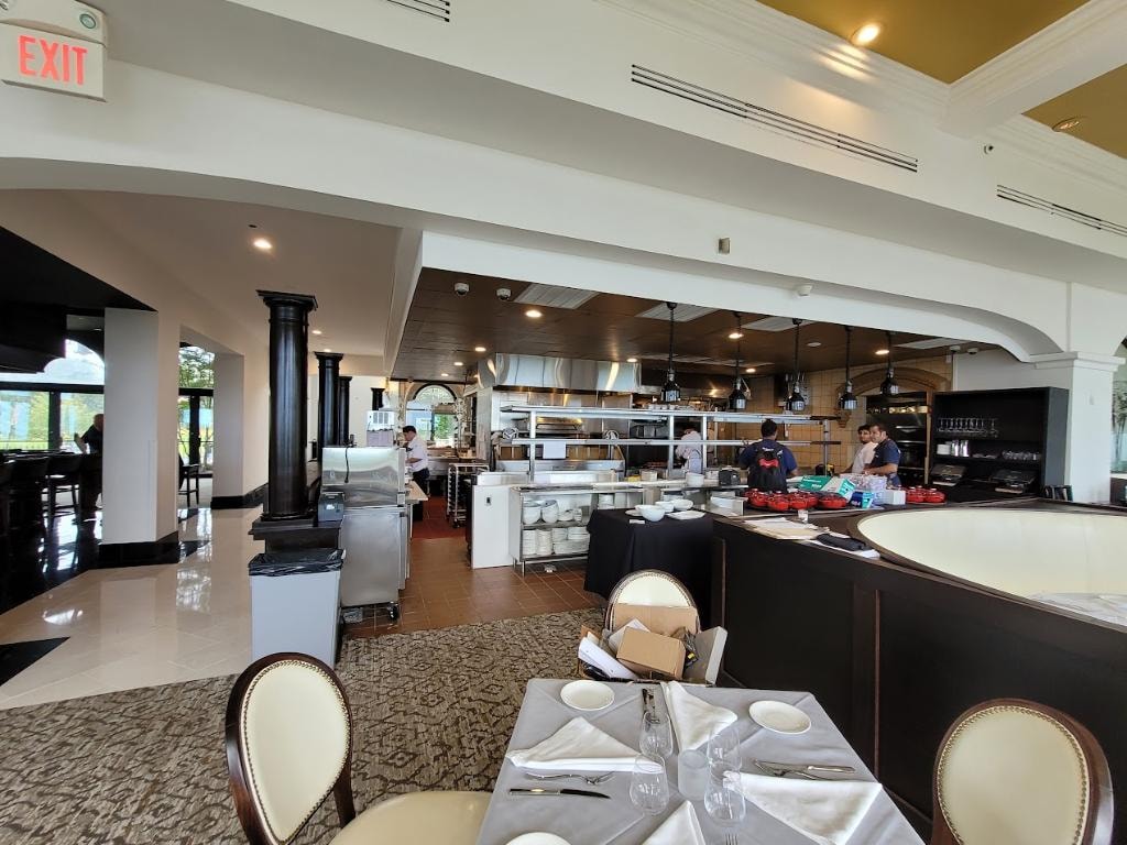 The Highlawn — open kitchen dining